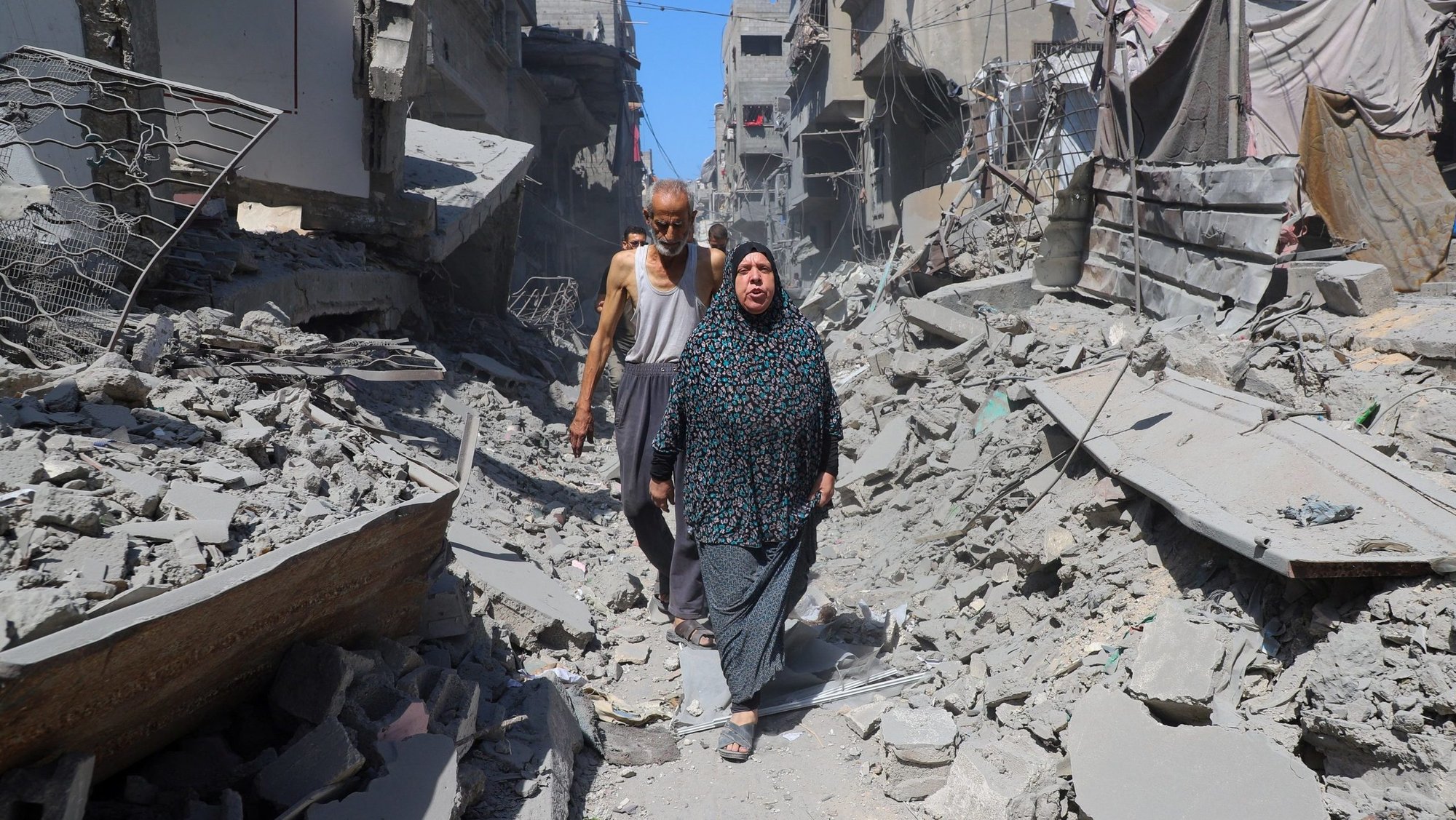 Palestinians walk amid rubble after an Israeli missile strike hit an evacuated residential building at Shati (Beach) refugee camp in Gaza City Sept. 11, 2025. (OS News photo/Ebrahim Hajjaj, Reuters)