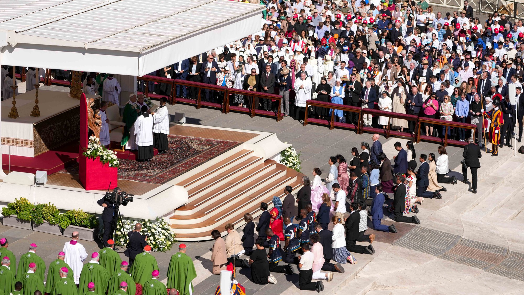 Pope Leo XIV celebrates Mass for the Jubilee of Catechists and installs 39 people in the ministry of catechist as they kneel before him in St. Peter’s Square at the Vatican Sept. 28, 2025. (CNS photo/Lola Gomez)
