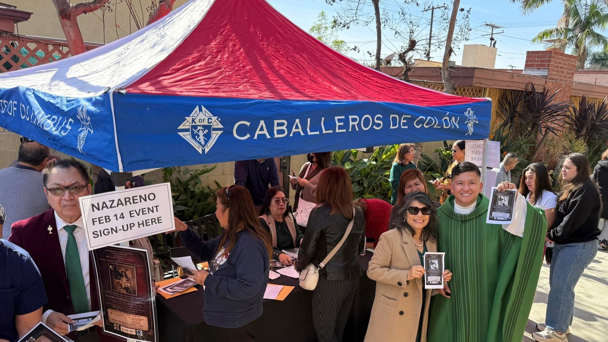 Archdiocese of Los Angeles Filipino Ministry President Noel Motus with Knights of Columbus members prepares the reception of the Jesús Nazareno replica image in 2025. (Father John Cordero via EWTN)