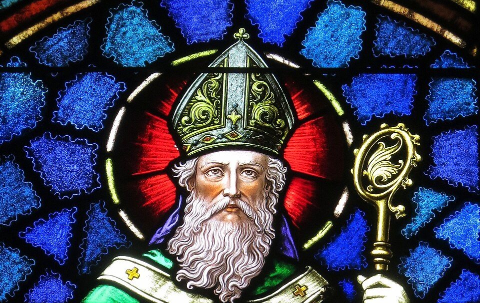 A stained-glass window of St. Patrick (detail) in St. Patrick Church, Junction City, Ohio. (Nheyob/Wikimedia Commons)