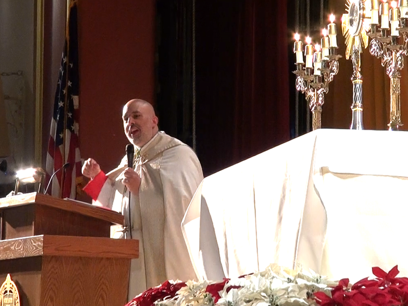El Bronx recibió a Peregrinación Eucarística Nacional para una noche bilingüe de adoración | The Bronx Welcomed the National Eucharistic Pilgrimage for a Bilingual Night of Adoration