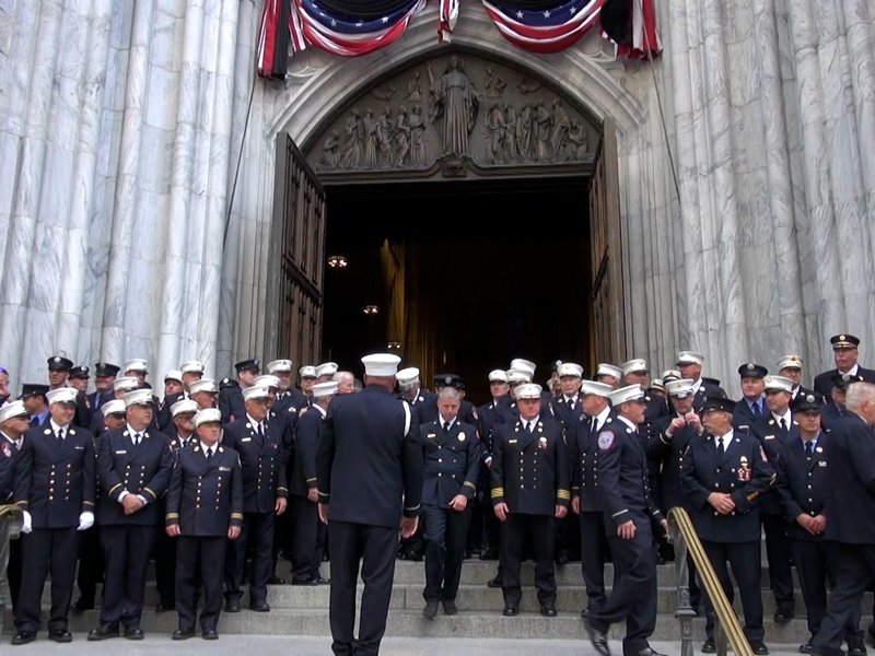 La Catedral de San Patricio rinde homenaje a los héroes caídos de la Estación 54 de bomberos