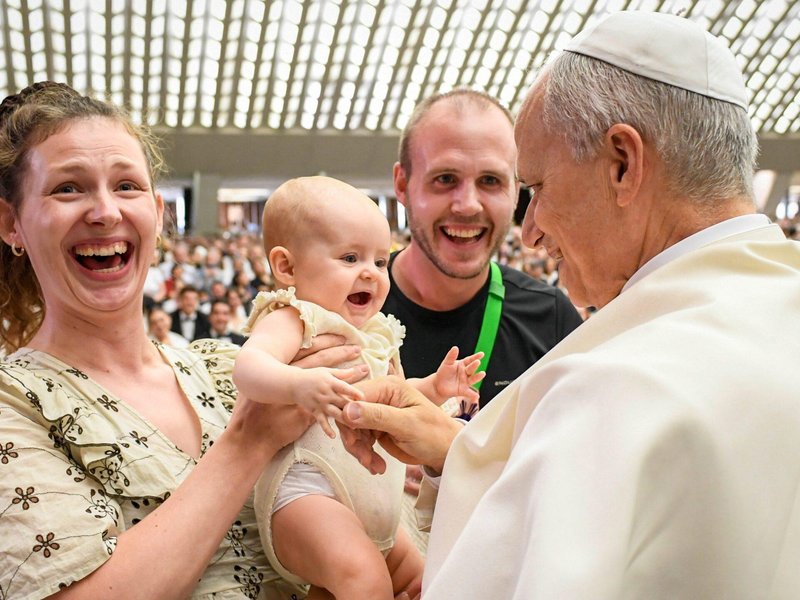 El papa León XIV convoca a los obispos a Roma para hablar sobre el matrimonio y la familia en octubre