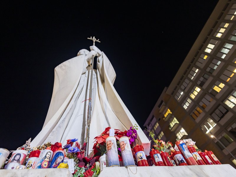 El Papa ha descansado bien, responde al tratamiento, pero no está fuera de peligro