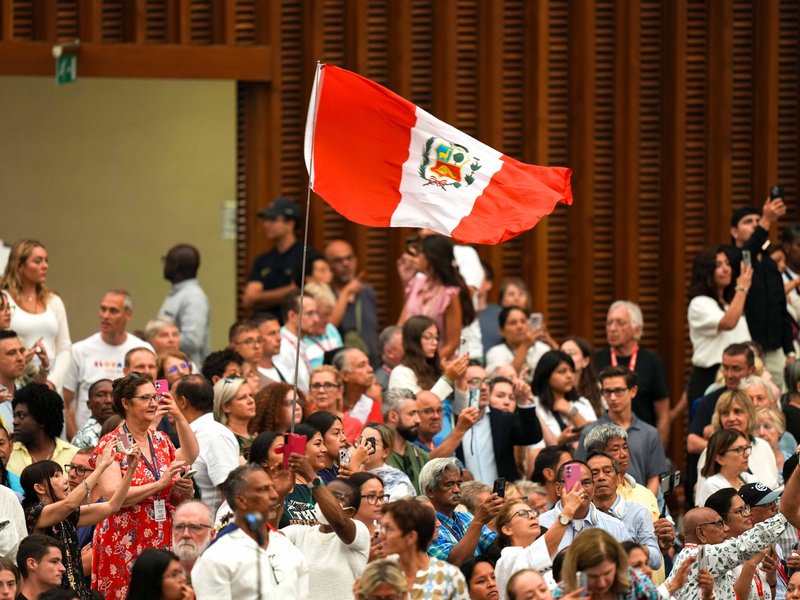 Pope's Birthday Celebrated in Peru with Cakes and Prayer