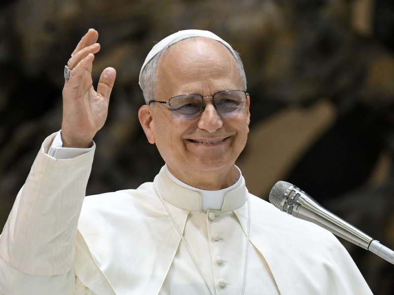 Pope Asks Vatican Employees To Be Missionaries, Support His Ministry