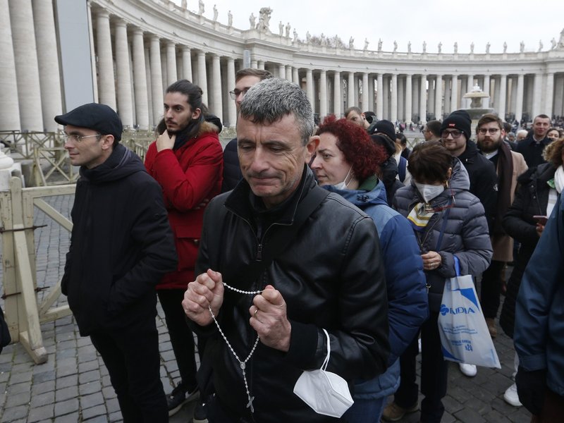 U.S. Bishops Call Catholics to Unite in Mourning the Death of Retired Pope