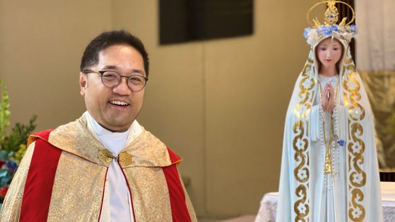 El padre Adrián San Juan fue administrador de la Iglesia Católica de San Lino, en Norwalk. (Foto, cortesía de Rafael Álvarez)