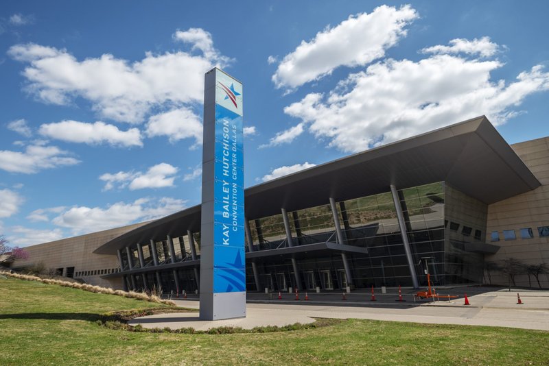 El Centro de Convenciones Kay Bailey Hutchison de Dallas, albergará a jóvenes inmigrantes entre los 15 y los 17 años hasta por 90 días. Caridades Católicas de Dallas y Dallas Area Interfaith, coordinan esfuerzos para enviar voluntarios que hablen español a brindar asistencia. (Foto CNS/Ben Torres via The Texas Catholic)