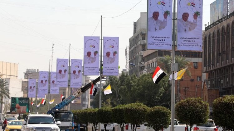 Preparativos para la llegada del Papa por las calles de Bagdad (Foto Vatican News/ANSA)