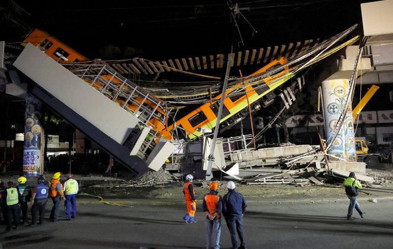 Esta foto muestra el sitio donde una estructura del metro colapsó parcialmente con vagones de un tren en la estación Olivos en la Ciudad de México el 4 de mayo de 2021. (Foto CNS/Carlos Jasso, Reuters)