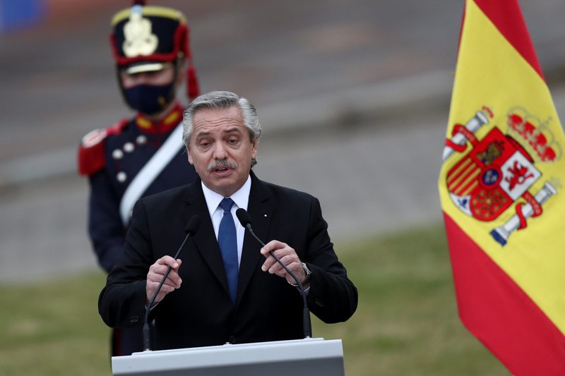 El presidente argentino Alberto Fernández habla durante una conferencia de prensa con el primer ministro español Pedro Sánchez en el palacio presidencial Casa Rosada en Buenos Aires, Argentina, el 9 de junio de 2021. (Foto CNS/Agustín Marcarian, Reuters)
