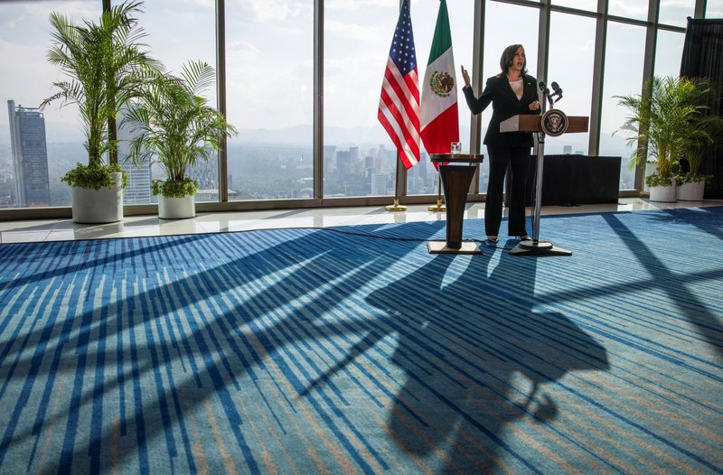 La vicepresidenta de Estados Unidos, Kamala Harris, ofrece un discurso durante una conferencia de prensa en el hotel Sofitel Mexico City Reforma en la Ciudad de México el 8 de junio de 2021. (Foto CNS/Carlos Barria, Reuters)