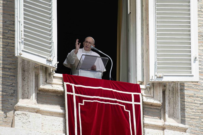 Imagen referencial: El Papa Francisco dirige el Ángelus desde la ventana de su estudio con vistas a la Plaza de San Pedro en el Vaticano el 8 de agosto de 2021. (Foto: CNS/Vatican Media)