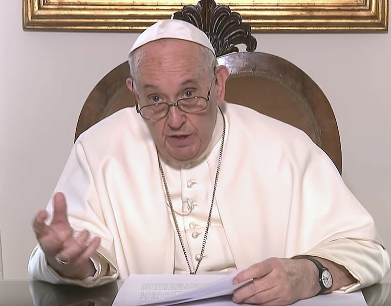 En un mensaje de video del 13 de agosto de 2021 durante una conferencia virtual de religiosos y religiosas de América Latina y el Caribe, el papa Francisco los instó a ofrecer un testimonio alegre a las personas a las que sirven. (Foto: Captura de pantalla de CNS/Vatican Media)