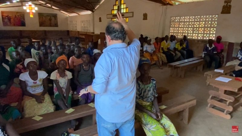 Mons. Juan José Aguirre en República Centroafricana. (Foto: Ecclesia Barcelona)