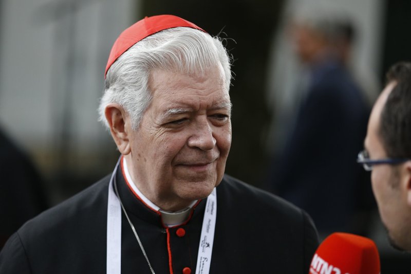 El cardenal Jorge Urosa Savino, de Caracas, Venezuela, es entrevistado cerca de la nunciatura apostólica antes del inicio de la reunión del Papa Francisco con el comité ejecutivo del consejo episcopal latinoamericano en Bogotá, Colombia, el 7 de septiembre. Imagen referencial. (Foto CNS /Paul Haring)