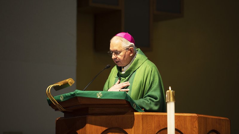 El arzobispo José Gómez celebra la misa dominical en la capilla de la Anunciación en la Misión San Gabriel el 12 de julio de 2020. (Foto Víctor Alemán/Angelus News)