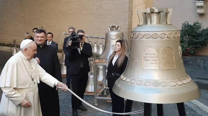 Papa Francisco bendice campanas. (Foto: Fundación "Sí a la vida")