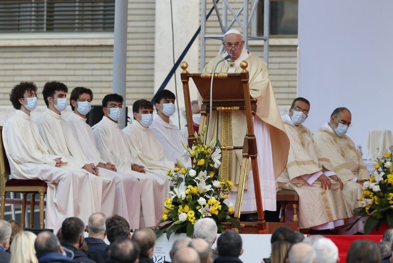 El Papa Francisco pronuncia la homilía durante la celebración de la misa en la Universidad Católica del Sagrado Corazón en Roma, el 5 de noviembre de 2021. La misa marcó el 60º aniversario de la creación de la facultad de medicina de la universidad. (Foto: CNS /Paul Haring)