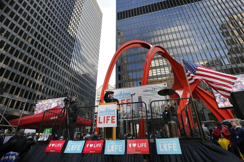 El cardenal de Chicago Blase J. Cupich habla durante un mitin al comienzo de la Marcha anual por la Vida de Chicago el 13 de enero de 2019. (Foto CNS/Karen Callaway, Chicago Catholic)