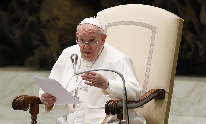El papa Francisco habla durante su audiencia general en el aula Pablo VI en el Vaticano el 30 de marzo de 2022. (Foto CNS/Paul Haring)