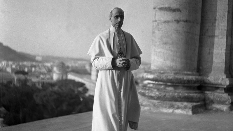 El Papa Pío XII, que dirigió la Iglesia Católica de 1939 a 1958, aparece en esta foto sin fecha en el Vaticano. (Foto CNS /Vatican Media)