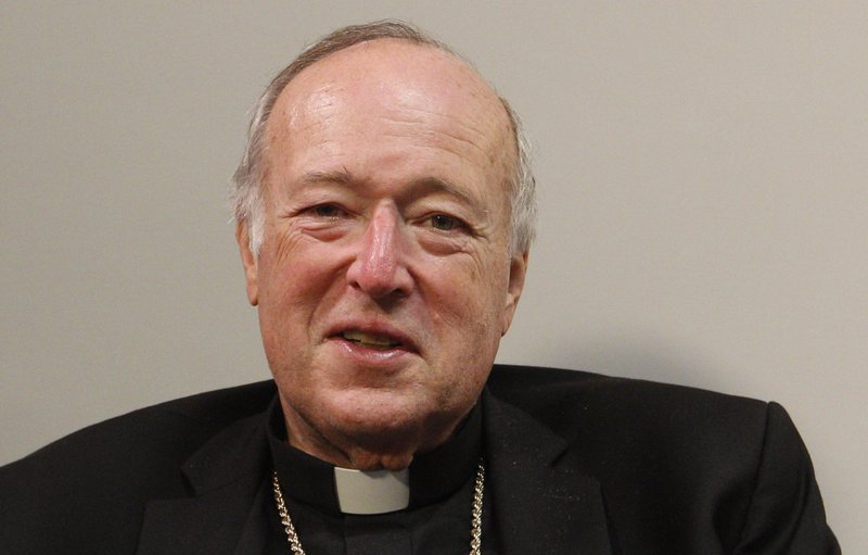 El cardenal estadounidense Robert W. McElroy de San Diego es fotografiado en la sala de prensa del Vaticano antes del consistorio para la creación de 20 nuevos cardenales por el Papa Francisco en el Vaticano el 27 de agosto de 2022. (Foto CNS/Carol Glatz)