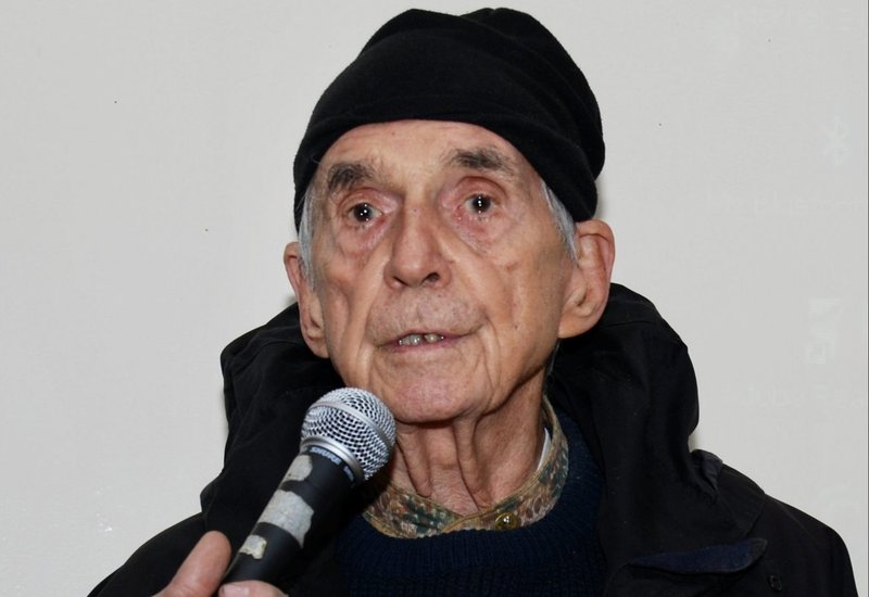 Padre Daniel J. Berrigan, SJ. (Wikipedia)