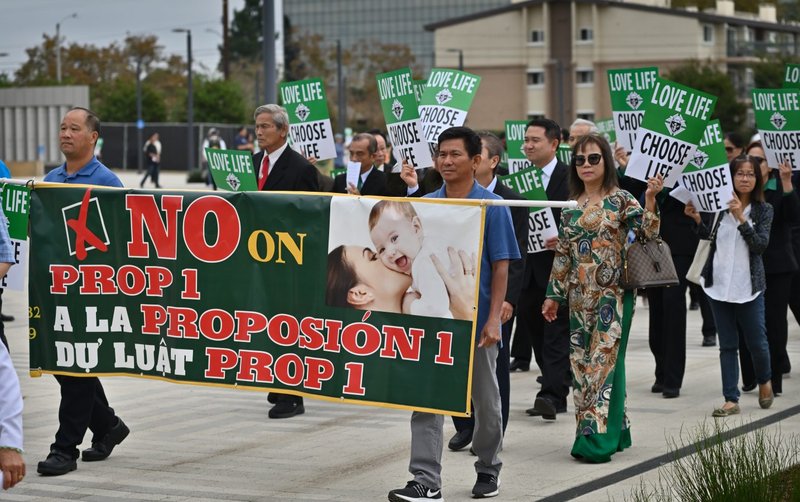 Se estima que unos 2.500 católicos participaron en un evento de inicio del Mes del Respeto a la Vida el 1 de octubre en la Catedral de Cristo en Garden Grove que incluyó una misa trilingüe (Diócesis de Orange)