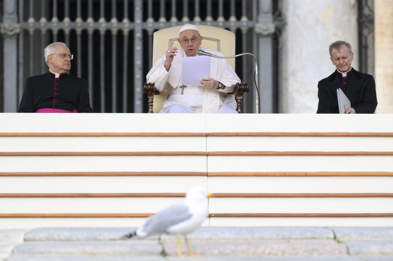 El Papa Francisco dirige su audiencia general semanal en la Plaza de San Pedro del Vaticano el 8 de marzo de 2023. (CNS /Vatican Media)