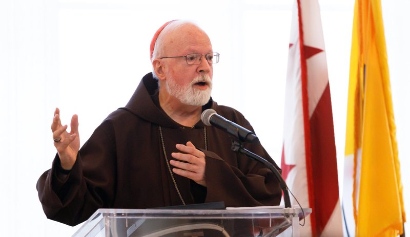 El cardenal de Boston, Seán O'Malley, habla sobre los retos de la migración y la inmigración en la Facultad de Derecho Canónico de la Universidad Católica de América, en Washington, el 22 de marzo de 2023. (Foto OSV News/Rui Barros, Universidad Católica de América)