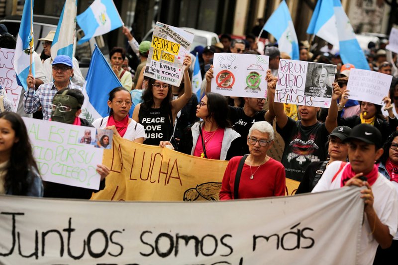 Manifestantes marchan hacia el Tribunal Supremo Electoral en Ciudad de Guatemala, el 8 de julio de 2023, exigiendo a las autoridades que respeten los resultados de la votación de la primera vuelta de las elecciones presidenciales de Guatemala. (OSV News photo/Josue Decavele, Reuters)