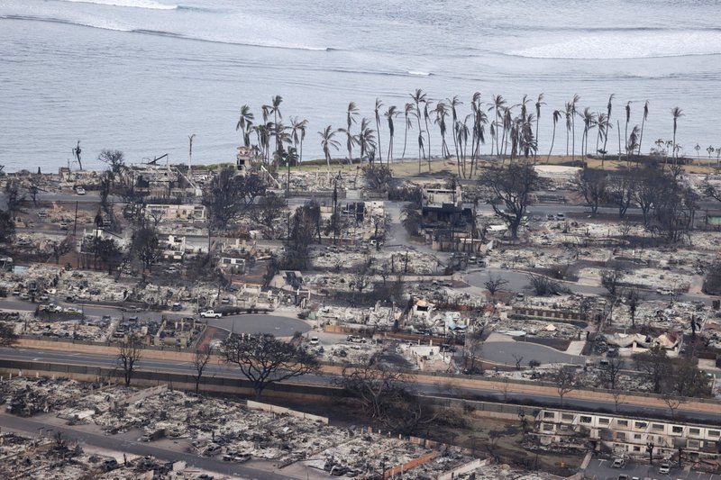 Una vista aérea muestra la comunidad de Lahaina después de los incendios forestales provocados por los fuertes vientos quemaron la mayor parte de la ciudad hace varios días, en Lahaina, Maui, Hawai, EE.UU. 10 de agosto 2023. (Foto de OSV News/Marco García, Reuters)