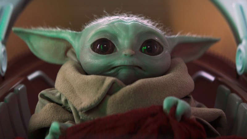 Grogu, conocido como Baby Yoda, en una escena de la serie de Disney+ "The Mandalorian", que transcurre en el universo de "Star Wars". (IMDB)