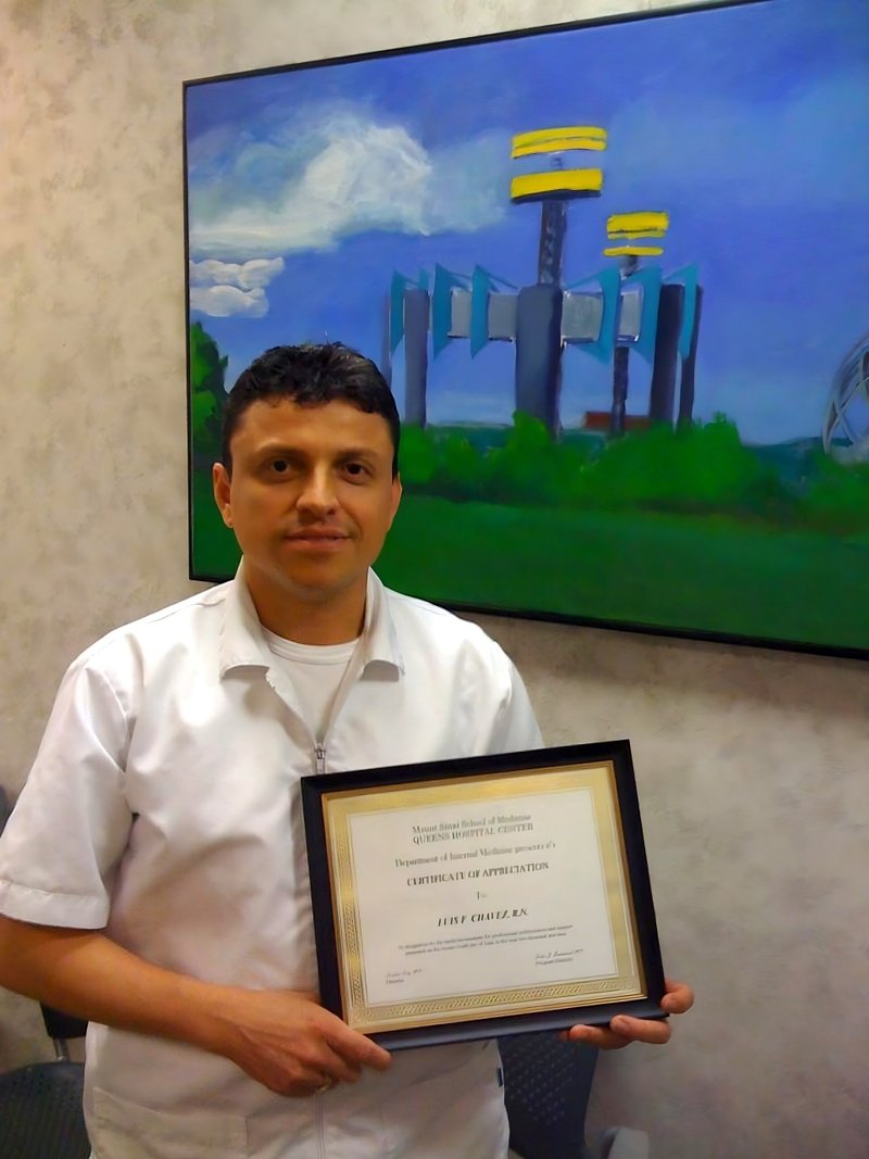 Luis Fernando Chávez, un doctor colombiano que llegó a este país hace 21, se recibió de enfermero, como se ve en esta foto sin fecha y continuó esforzándose para volver a ejercer como médico. (Foto OSV News/cortesía de Luis Fernando Chávez, MD)
