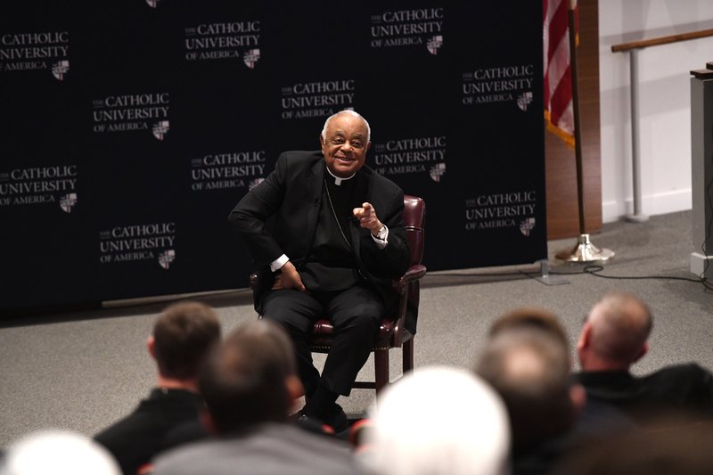 Washington El cardenal Wilton D. Gregory fue a la Universidad Católica de América en Washington el 6 de diciembre de 2033 para hablar sobre la necesidad de una Iglesia diversa y acogedora. El cardenal respondió a una amplia gama de preguntas del público, incluidas las relacionadas con la liturgia. (Foto OSV News/Patrick G. Ryan, cortesía de la Universidad Católica de América)