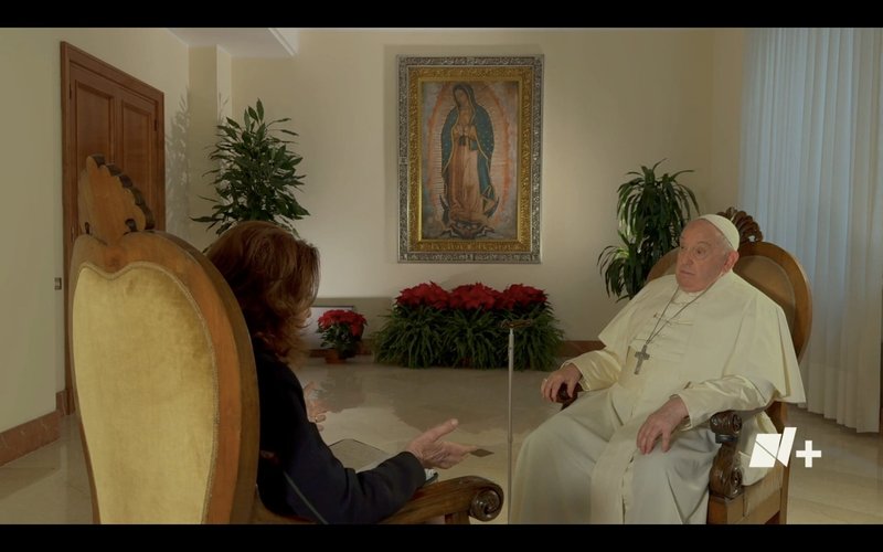 El Papa Francisco habla en esta captura de pantalla de una entrevista con el medio de noticias mexicano N+ el 12 de diciembre de 2023. (Foto CNS/screen grab, N+)