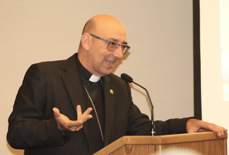 Monseñor David Martínez de Aguirre Guinea, obispo del Vicariato Apostólico de Puerto Maldonado, Perú, y vicepresidente de la REPAM, habló de la necesidad de buscar nuevos caminos para la Iglesia hacia una ecología integral durante un evento el 22 de abril, 2024, en la Catedral de San Mateo Apóstol en Washington D.C. (OSV News photo/Marietha Góngora)