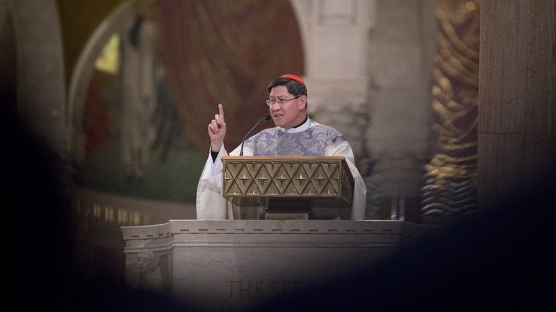El cardenal Luis Antonio Tagle de Manila, Filipinas, durante una misa en 2014 en la Basílica del Santuario Nacional de la Inmaculada Concepción en Washington. (CNS photo/Tyler Orsburn)