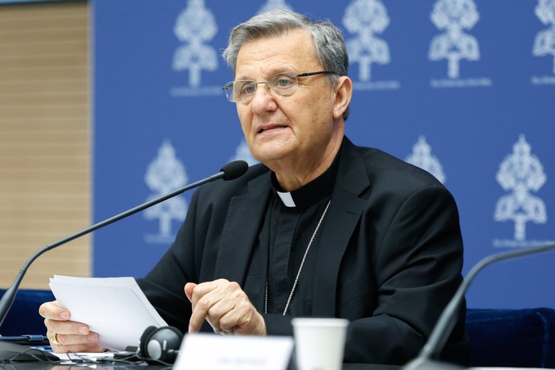El cardenal Mario Grech, secretario general del Sínodo de los Obispos, habla en la presentación de un documento de estudio titulado "El Obispo de Roma. Primacía y Sinodalidad en los Diálogos Ecuménicos y en las Respuestas a la Encíclica 'Ut unum Sint'", en el Vaticano el 13 de junio de 2024. (Foto CNS/Lola Gomez)