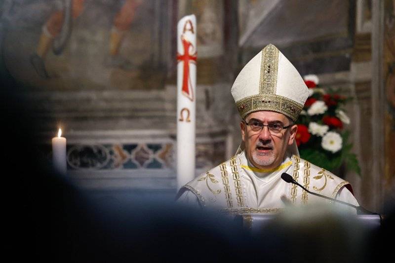 El cardenal Pierbattista Pizzaballa, patriarca latino de Jerusalén, pronuncia su homilía durante la celebración de la misa en Roma para tomar posesión formal de su iglesia titular, la iglesia de San Onufrio en el Janículo, el 1 de mayo de 2024. (CNS photo/Lola Gomez)