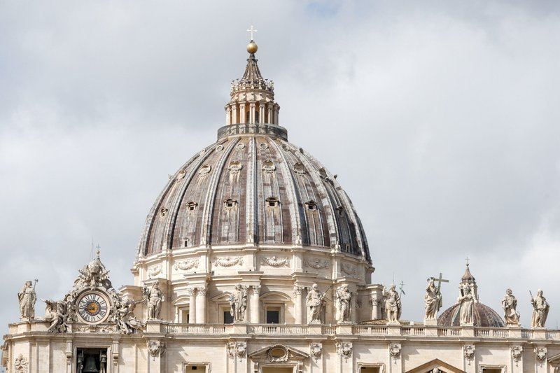 La cúpula de la Basílica de San Pedro en el Vaticano el 24 de marzo de 2024. (Foto CNS/Lola Gomez)