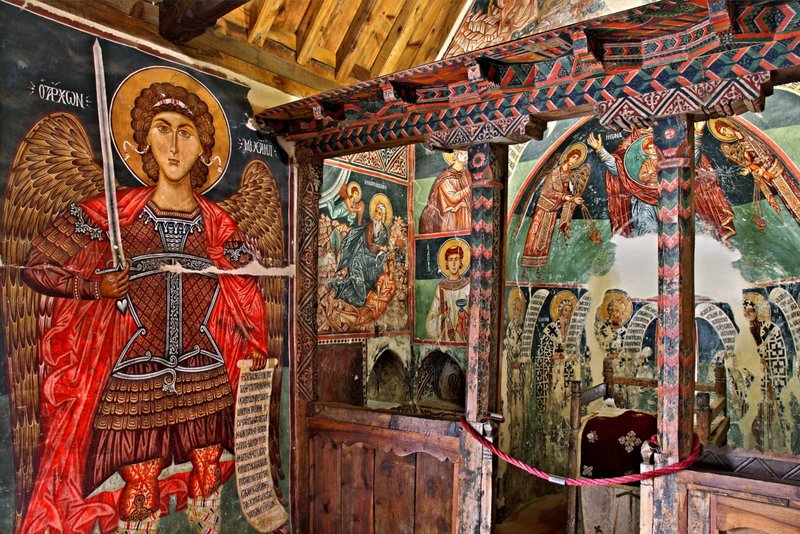 Interior de la Iglesia del Arcángel Miguel, una iglesia ortodoxa griega en Pedoulas, Chipre. (Shutterstock)