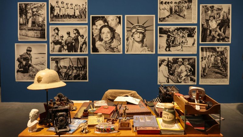 Fotos y objetos de «El Museo de la Antigua Colonia» de Pablo Delano. (Jarek/Shutterstock)