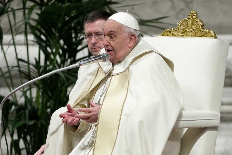El Papa Francisco pronuncia su homilía durante la Misa por la festividad de Nuestra Señora de Guadalupe en la Basílica de San Pedro en el Vaticano el 12 de diciembre de 2024. (CNS photo/Lola Gomez)