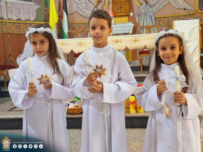 Niños en la parroquia de la Sagrada Familia de la ciudad de Gaza el 22 de diciembre de 2024. El cardenal Pierbattista Pizzaballa, patriarca latino de Jerusalén, realizó la visita prenavideña a la parroquia con el objetivo de llevar la alegría de la temporada a la sufrida comunidad cristiana en el 14º mes de guerra entre Israel y Hamás. (OSV News photo/courtesy Patriarcado Latino de Jerusalén)