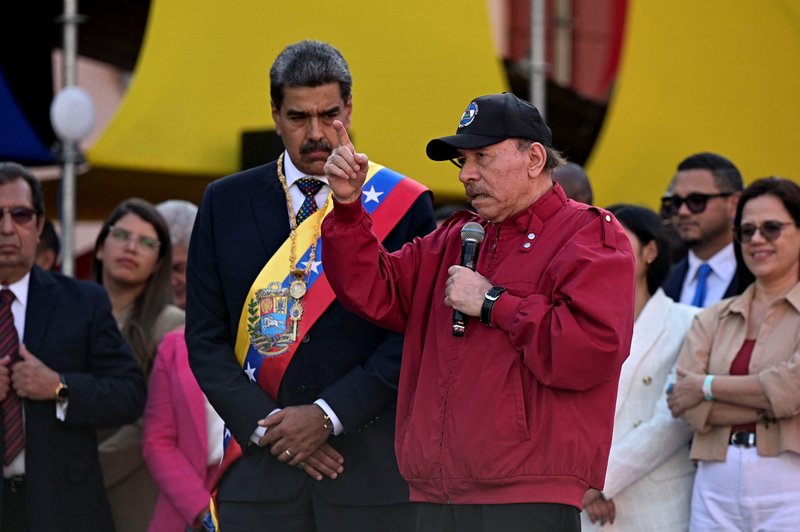 El presidente de Nicaragua, Daniel Ortega, habla durante la toma de posesión del presidente de Venezuela, Nicolás Maduro, en el inicio de su tercer mandato de seis años, en Caracas, Venezuela, 10 de enero de 2025. La mayor organización de religiosas y religiosos de América Latina pidió el 29 de enero el «respeto a la vida» de las religiosas y religiosos en Nicaragua, después de que durante la noche se publicara en Internet que un grupo de clarisas había sido expulsado del país. (OSV News/Gaby Oraa, Reuters)