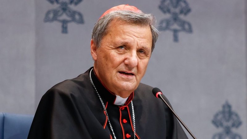 El cardenal Mario Grech, secretario general del Sínodo, habla en una conferencia de prensa en el Vaticano el 26 de octubre de 2024. (CNS/Lola Gomez)
