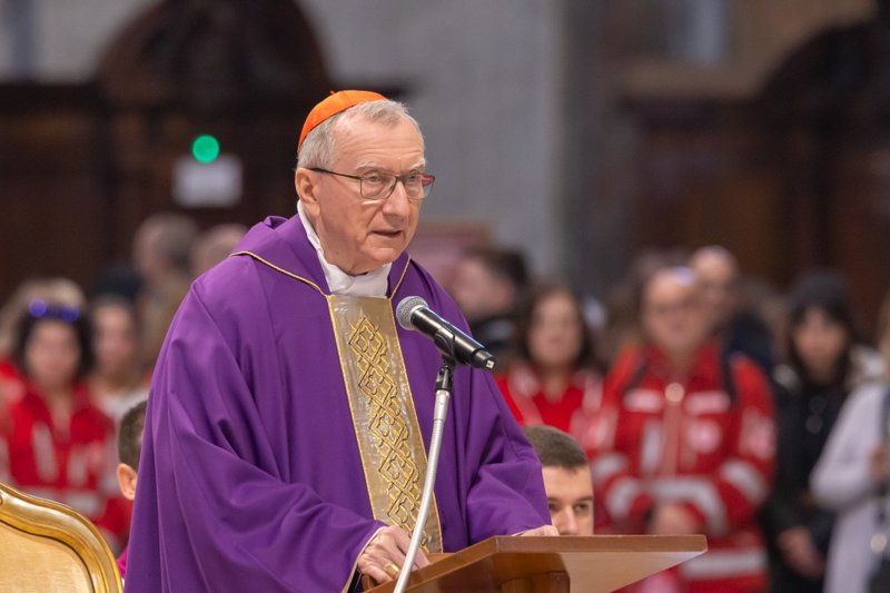 El cardenal Pietro Parolin celebra una Misa con motivo del 50 aniversario del Movimiento por la Vida de Italia en la Basílica de San Pedro del Vaticano el 8 de marzo de 2025. El cardenal leyó un mensaje del Papa Francisco, quien no pudo participar en la liturgia por estar hospitalizado. (Foto CNS/Pablo Esparza)